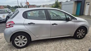 Peugeot 208 2012 photo 3