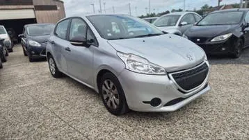 Peugeot 208 2012 photo 2