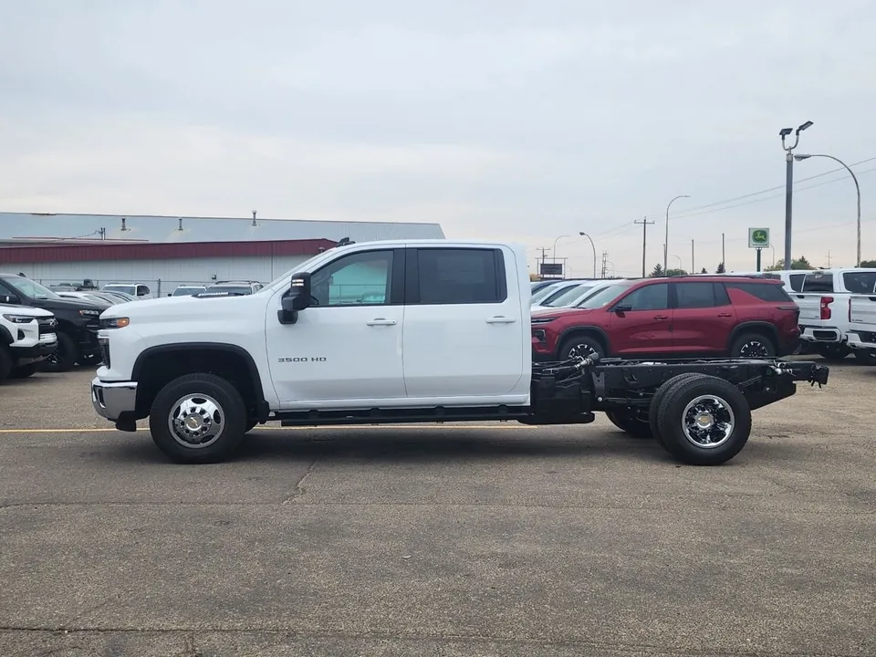 Chevrolet Silverado 3500Hd 2026 photo 3