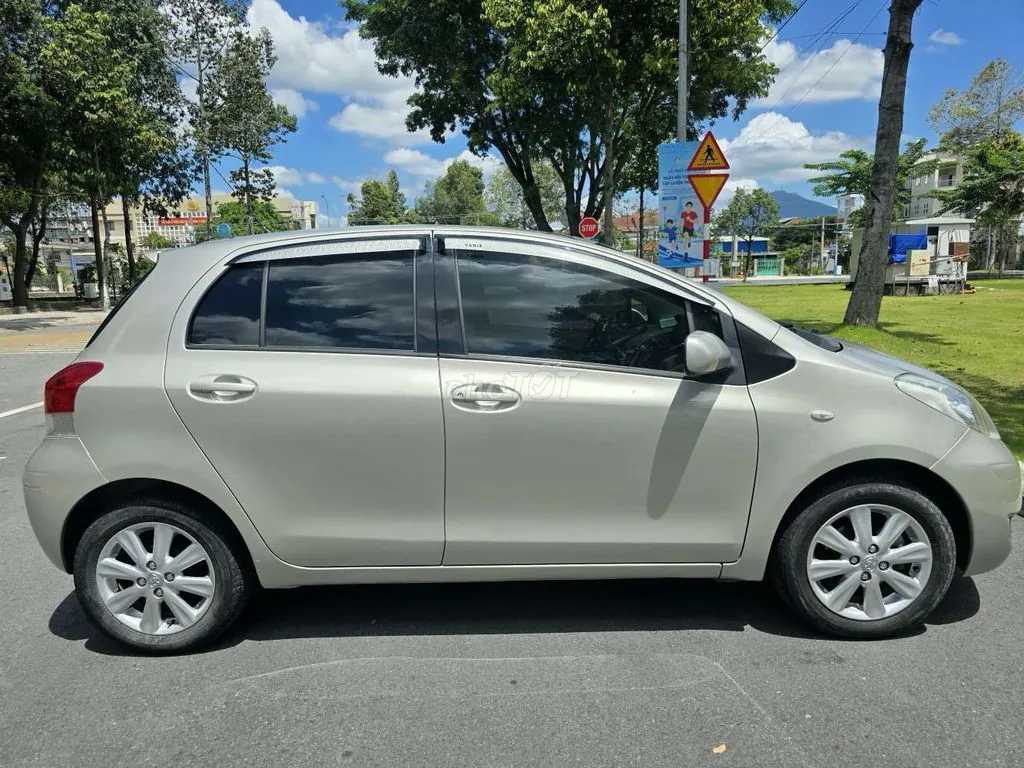 Toyota Yaris 2009 photo 3