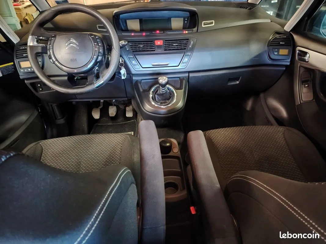 Citroen C4 Picasso 2011 photo 2