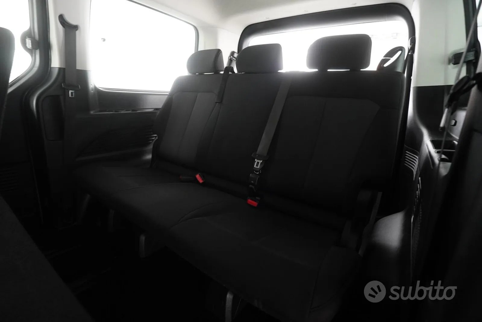 Hyundai Staria 2024 photo 4