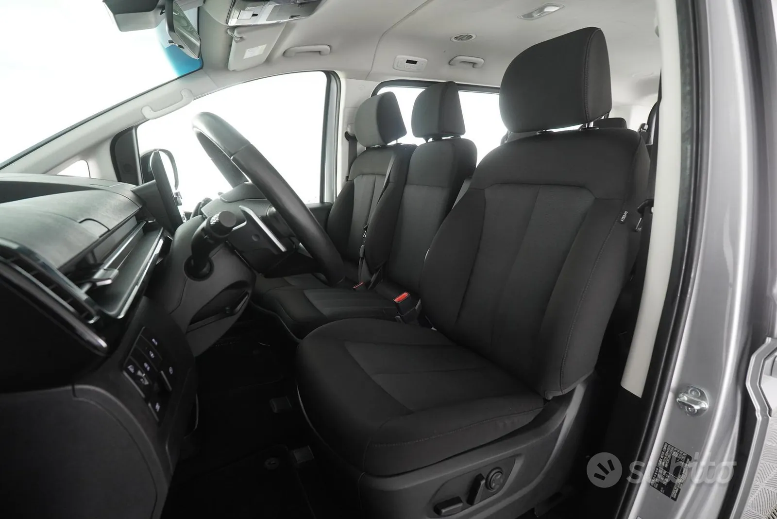 Hyundai Staria 2024 photo 2