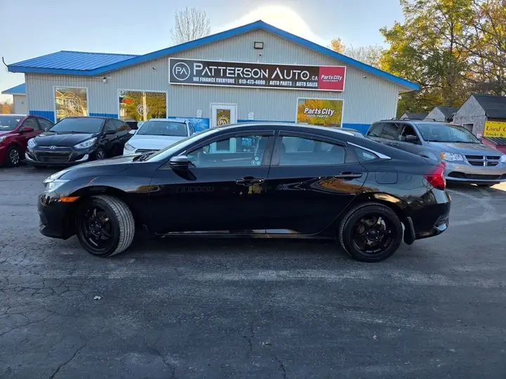 Honda Civic 2018 photo 2