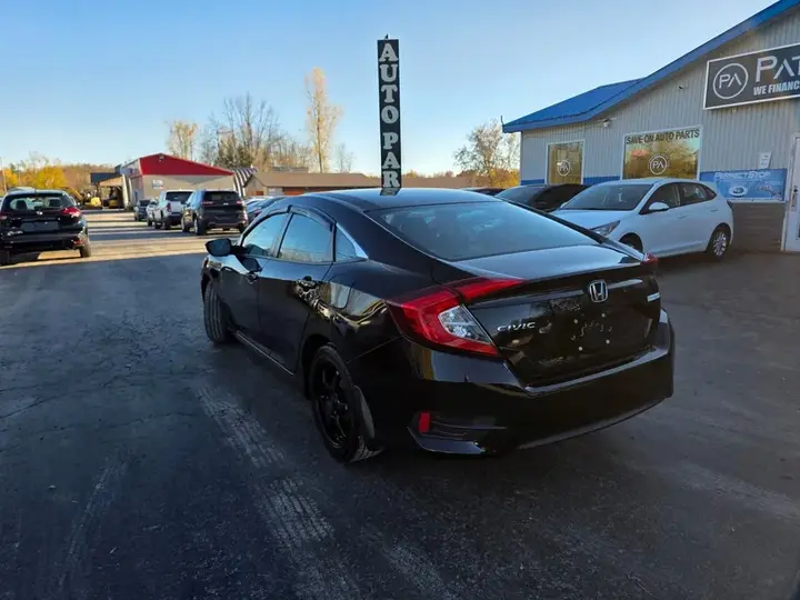 Honda Civic 2018 photo 3