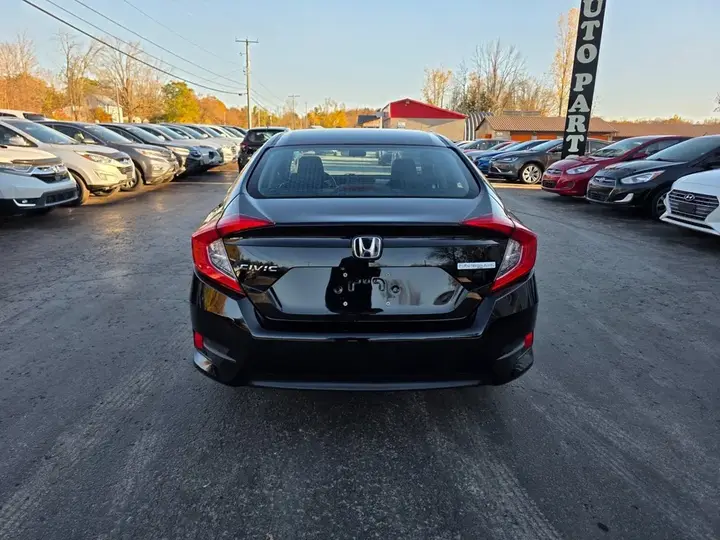 Honda Civic 2018 photo 4