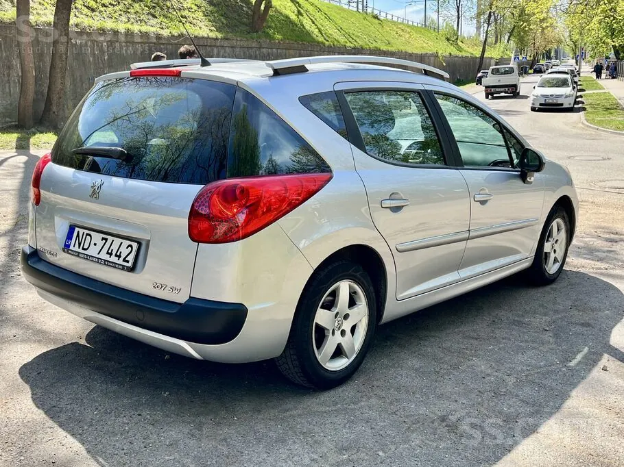 Peugeot 207 2011 photo 3