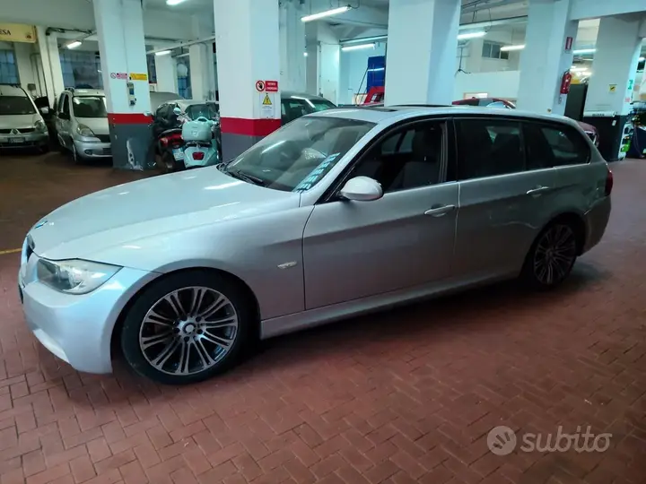 BMW 318D 2008 photo 3