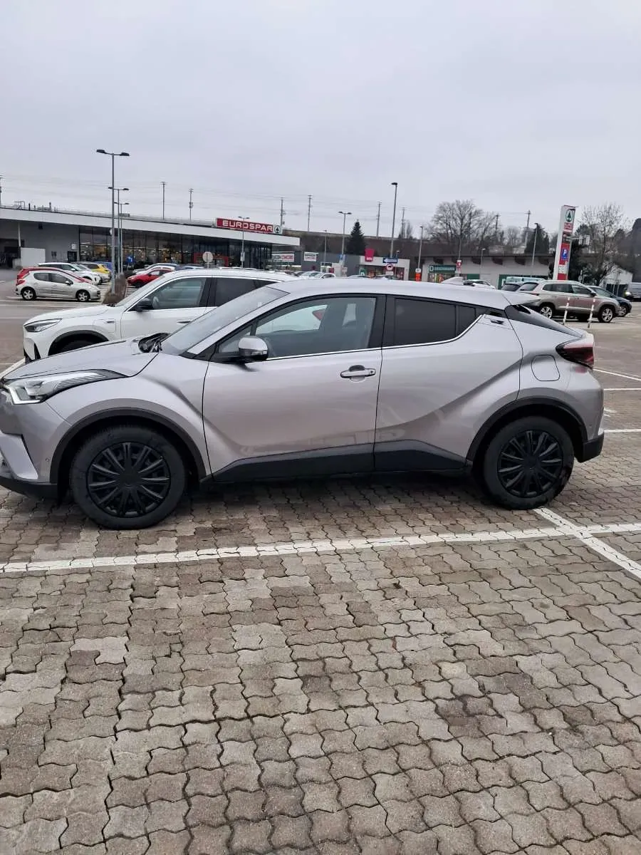Toyota C-Hr 2017 photo 2