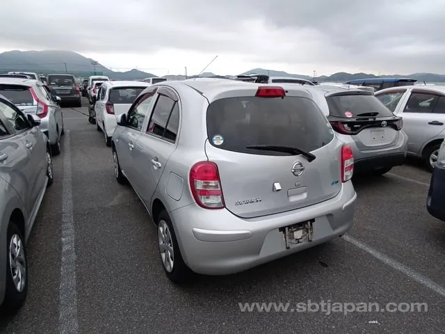Nissan March 2011 photo 3