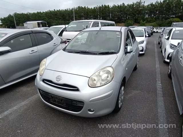 Nissan March 2011 photo 2