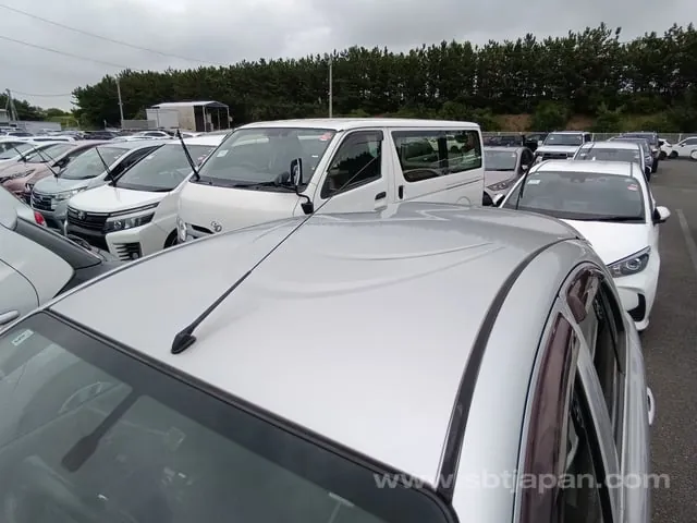 Nissan March 2011 photo 5