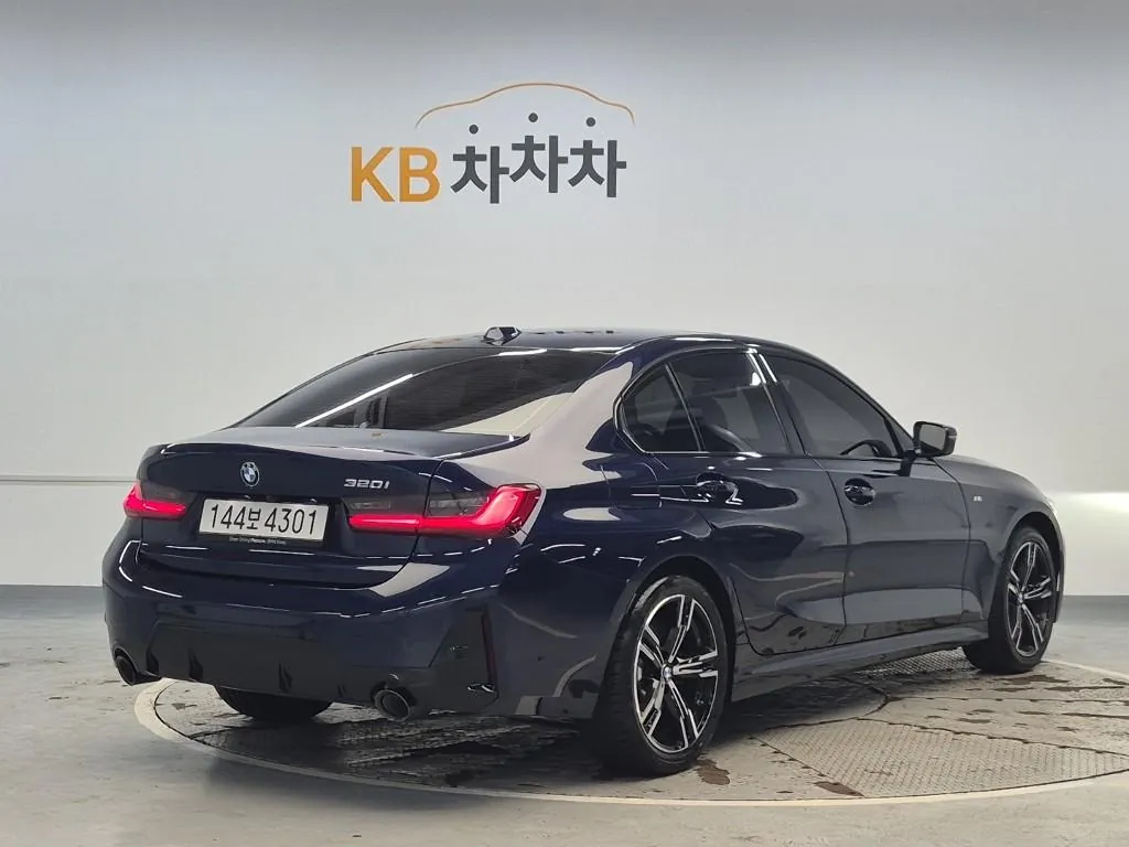 BMW 3 Series 2025 photo 3