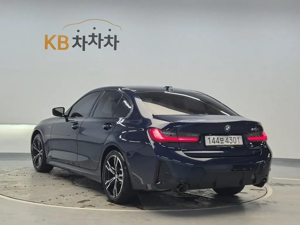 BMW 3 Series 2025 photo 2