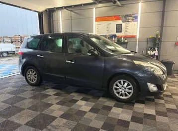 Renault Grand Scenic 2011 photo 2