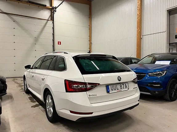 Skoda Superb 2019 photo 5