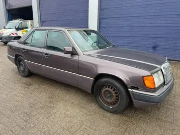 Mercedes-Benz 200-Serie 1993 photo 3