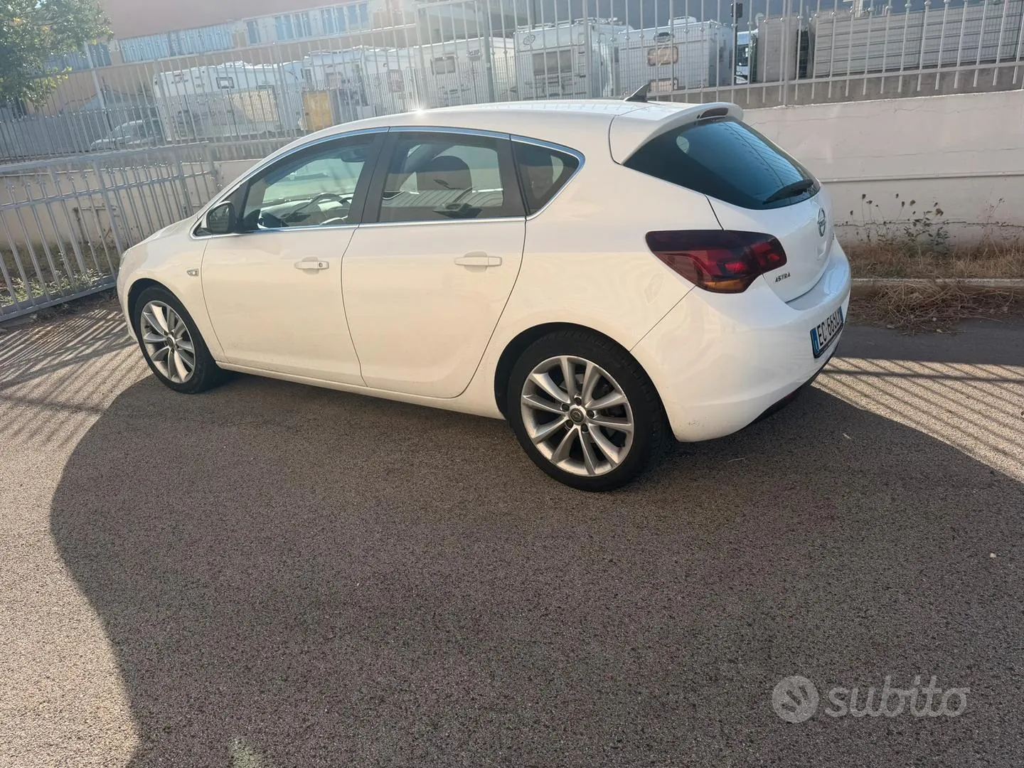 Opel Astra 2010 photo 5
