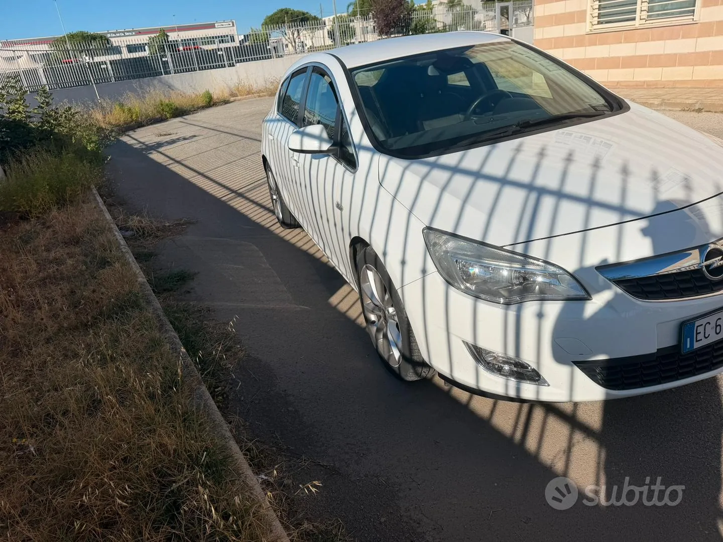 Opel Astra 2010 photo 4