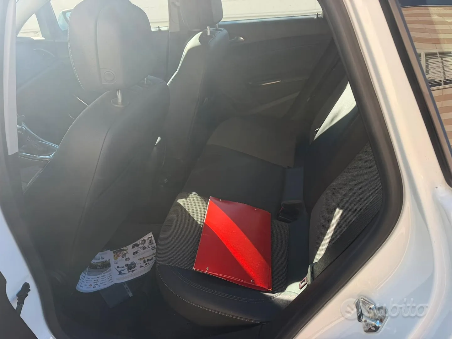 Opel Astra 2010 photo 2