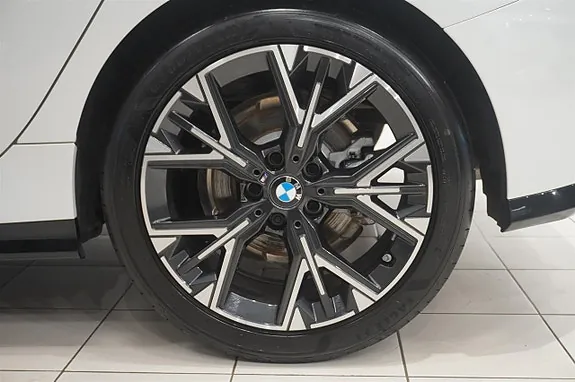BMW 120 2026 photo 5