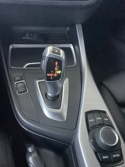 BMW 120I 2019 photo 3