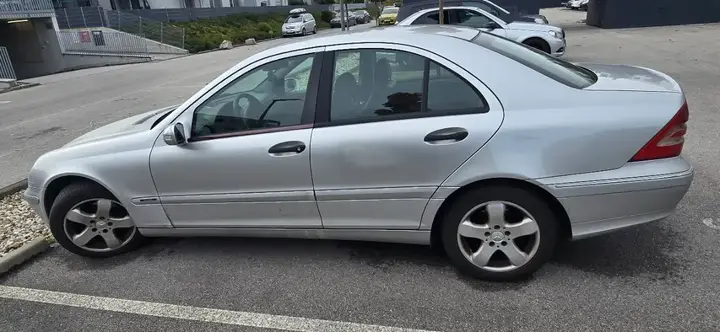 Mercedes-Benz C-Class 2003 photo 2
