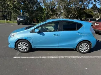 Toyota Aqua 2012 photo 5