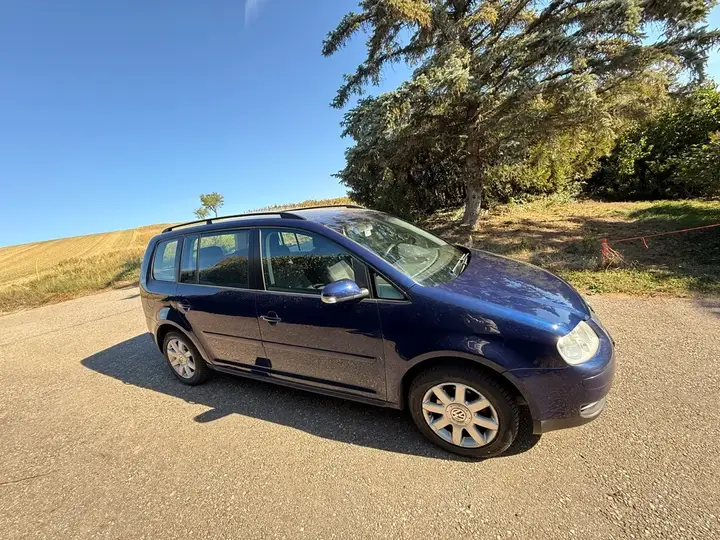 Volkswagen Touran 2005 photo 2