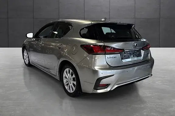 Lexus Ct200H 2019 photo 3