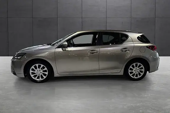 Lexus Ct200H 2019 photo 2