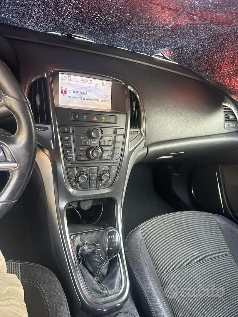 Opel Astra 2010 photo 4