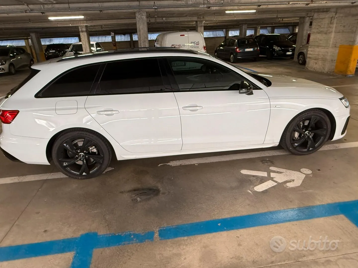 Audi A4 2022 photo 2