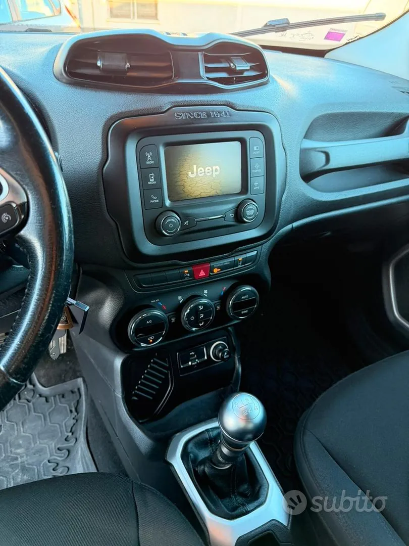 Jeep Renegade 2015 photo 4
