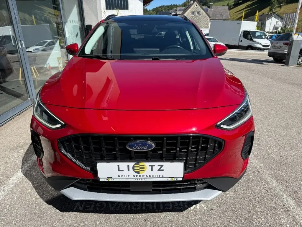Ford Focus 2023 photo 2