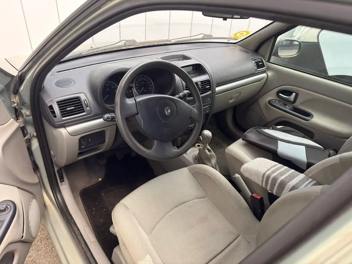 Renault Clio 2002 photo 2