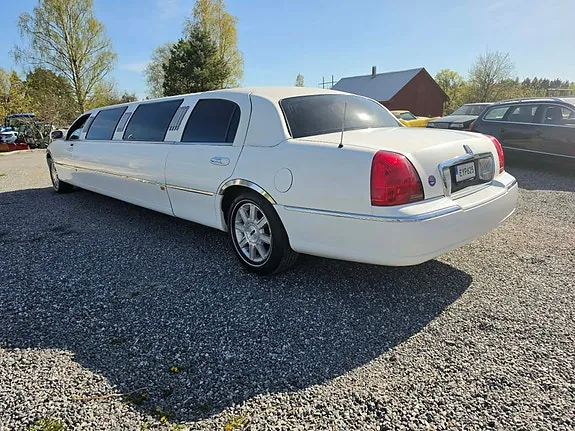 Lincoln Town Car 2005 photo 5