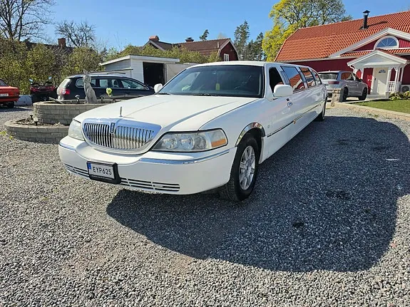 Lincoln Town Car 2005 photo 3