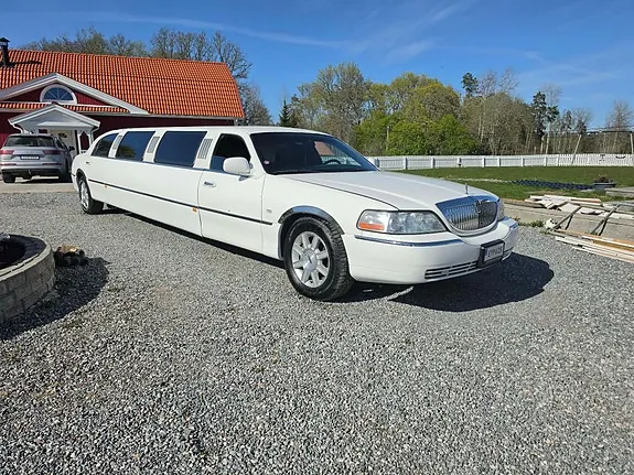 Lincoln Town Car 2005 photo 2