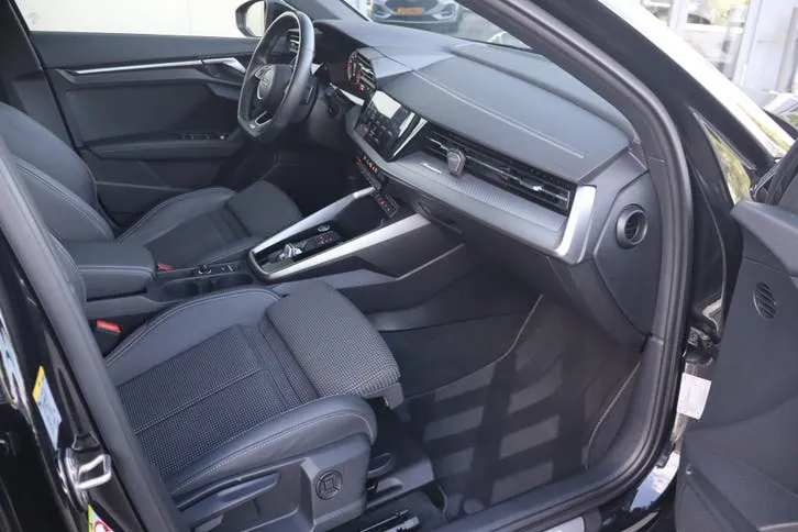 Audi A3 2023 photo 3