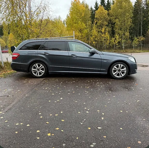Mercedes-Benz E220 2011 photo 2