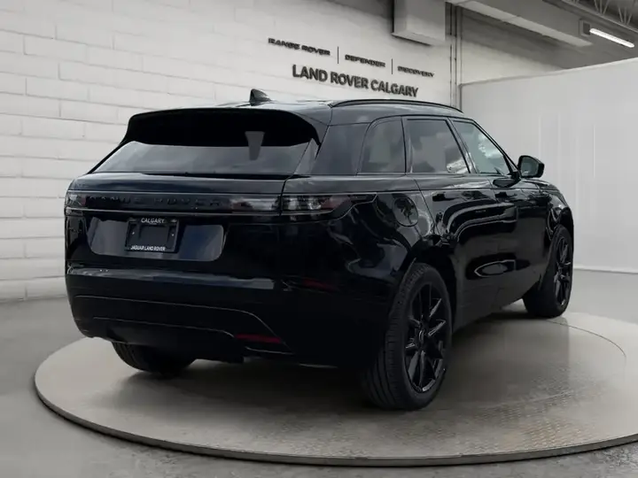 Land Rover Range Rover Velar 2026 photo 5