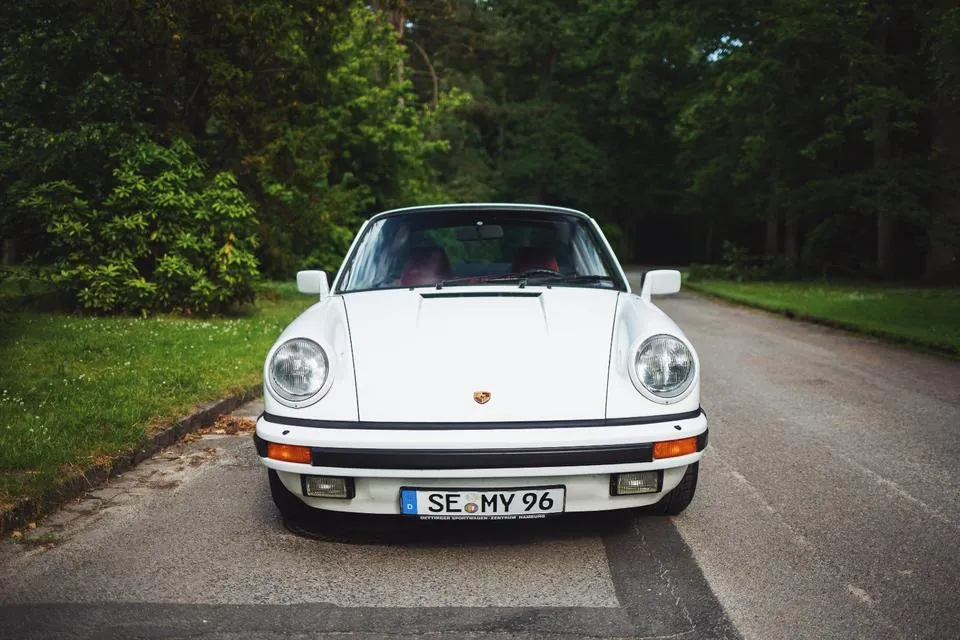 Porsche 911 Carrera
