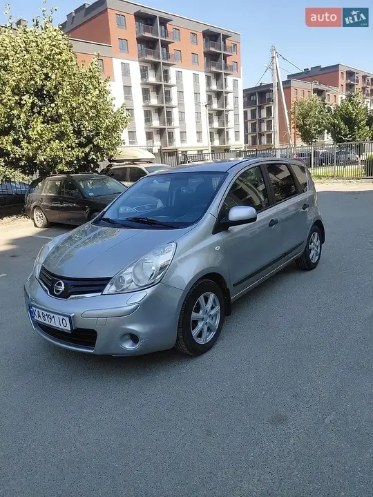 Nissan Note 2012 photo 5