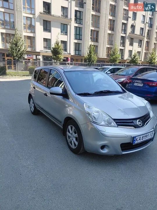 Nissan Note 2012 photo 2
