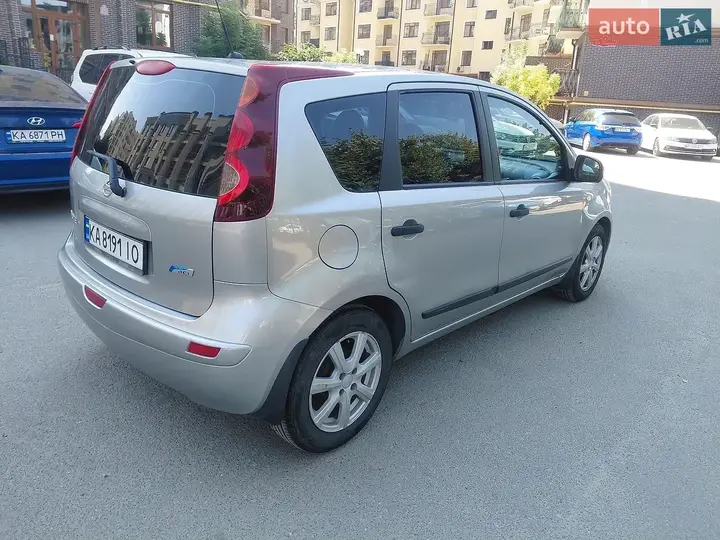Nissan Note 2012 photo 4