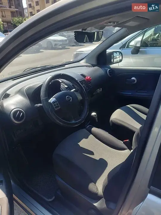 Nissan Note 2012 photo 3