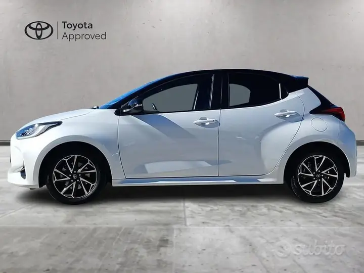 Toyota Yaris 2023 photo 3