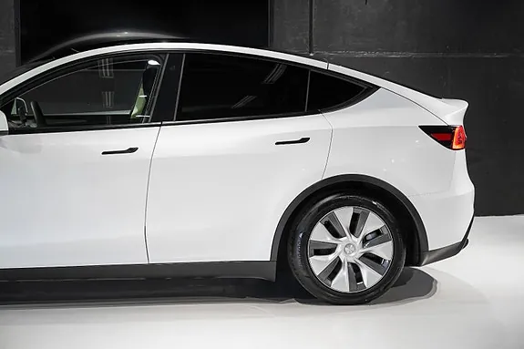 Tesla Model Y 2024 photo 5