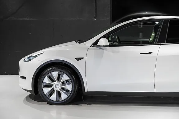 Tesla Model Y 2024 photo 4
